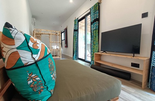 Diani Beach Hotel | Experience Comfort at Skippers Coliving with Pool & Dining