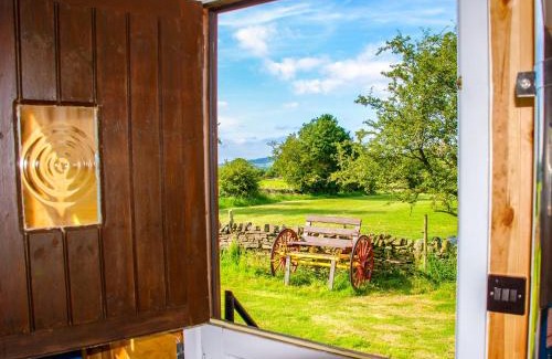 Cononley House | Pet-Friendly Retreat at Skipton Shepherds Hut - Dales View