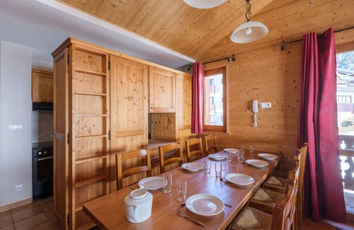 Lanslevillard Condo | Skis aux pieds | T4 + accès piscine, sauna