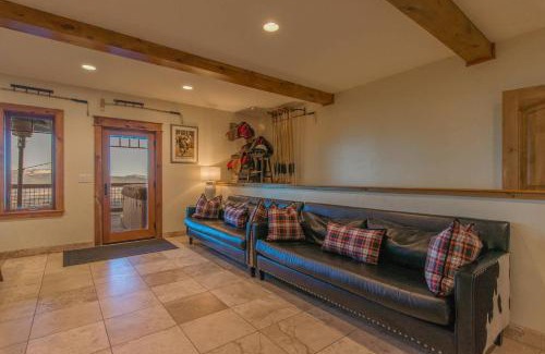 Truckee Villa | Experience the Skislope-Tahoe Villa: Pet-Friendly Retreat