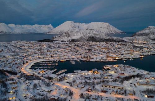 Skjervoy Resort | Experience Skjervøy Lodge: Oceanfront Getaway with Hot Tub