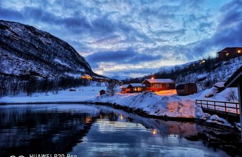 Skjervoy Resort | Experience Skjervøy Lodge: Oceanfront Getaway with Hot Tub