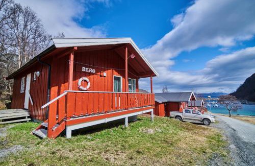 Skjervoy Resort | Experience Skjervøy Lodge: Oceanfront Getaway with Hot Tub