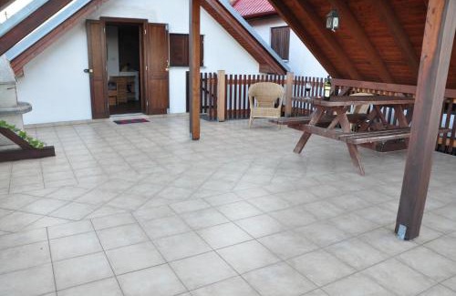 Velke Bilovice Apartment | Family-Friendly Retreat at Sklípek u kapličky - 9/10 Rated