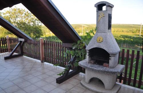 Velke Bilovice Apartment | Family-Friendly Retreat at Sklípek u kapličky - 9/10 Rated