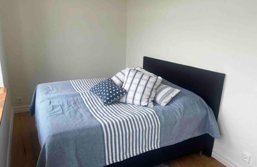 Lovestad Apartment | Inviting Skolan i Näsby Lägenhet D - Child-Friendly Stay