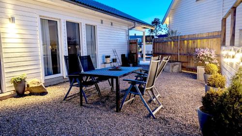 Skrea Villa | Modern Retreat in Skrea - Falkenberg, Guest Rated: 9.8