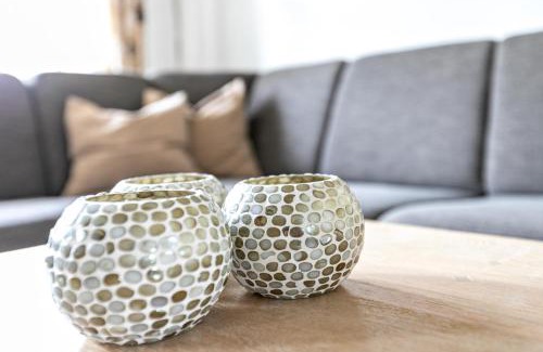 Alkersum House | Delightful Skriiwers Hüüs: Pet and Child Friendly Retreat