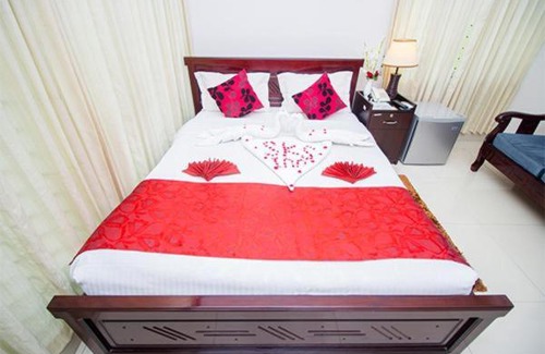Rangpur Division Hotel | Best Kicks at SKS Inn: Eco-Friendly Retreat with Pool