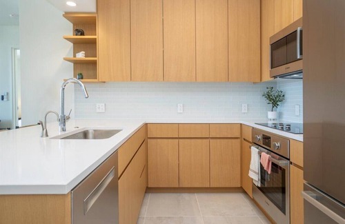 Ala Moana Condo | Indulge in Oceanfront Comfort at Sky Ala Moana 2908