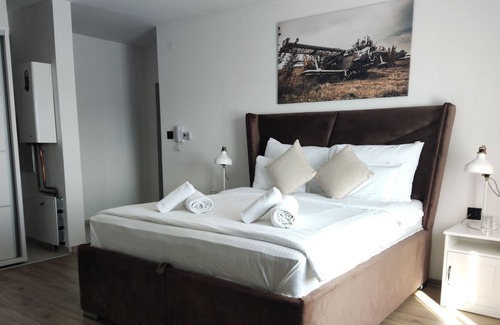 Leskovac Apartment | Cozy Sky Apartmani: Pet-Friendly Retreat with Ocean View
