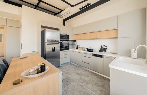 Dafni Apartment | Sky Apt Unique, Spotless, 2BR, 2BA, Stunning View