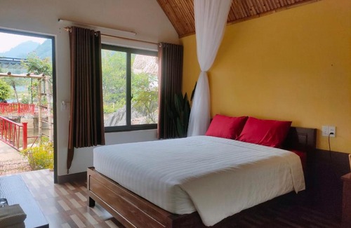 Ha Giang Hotel | Inviting Sky Bay Hà Giang: Family-Friendly with Pool & Breakfast