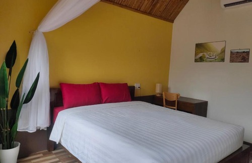Ha Giang Hotel | Inviting Sky Bay Hà Giang: Family-Friendly with Pool & Breakfast