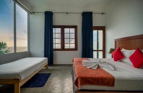 Hettimulla Hotel | Oceanfront Escape at Sky Breeze with Pool & Breakfast
