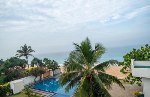 Hettimulla Hotel | Oceanfront Escape at Sky Breeze with Pool & Breakfast