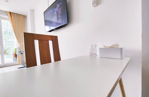 Tan Binh Apartment | Convenient Sky Center: Family-Friendly near the Airport