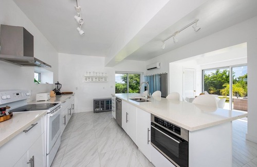 South Palmetto Point House | Sky Cove: 6 Bedroom Home with Pool and Pet-Friendly Perks