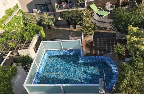 Ciudad Vieja Apartment | Sky Garden Sarandi: Art Nouveau Elegance with Pool & BBQ