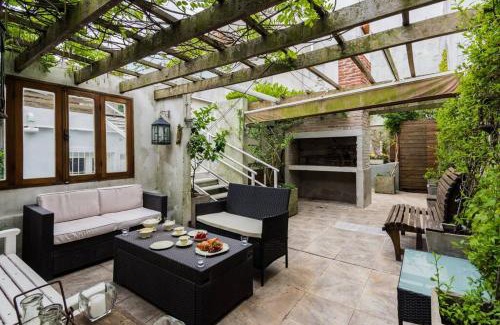 Ciudad Vieja Apartment | Sky Garden Sarandi: Pet-Friendly Pool & Barbecue Retreat