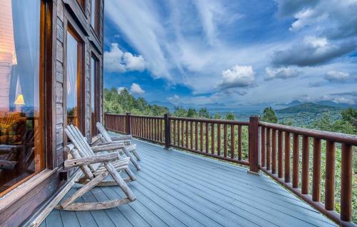 Blue Ridge House | Sky High Lodge: Six Bedrooms with Game Room & Ocean Views
