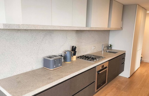 South Yarra Apartment | Elevated South Yarra Retreat with Pool and Spa Amenities