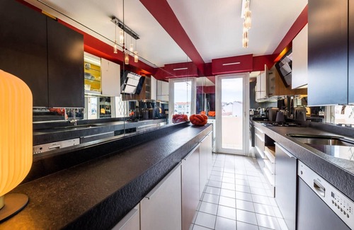 Biarritz City Centre Apartment | Experience Oceanfront Bliss in Biarritz: Sky Keyweek Apartment
