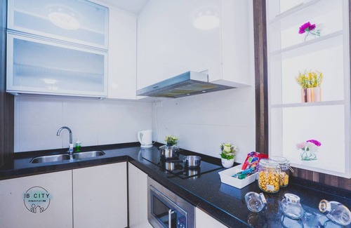 Setia Tropika Apartment | Relaxing Retreat at Sky Peak - Homestay with Pool & Breakfast