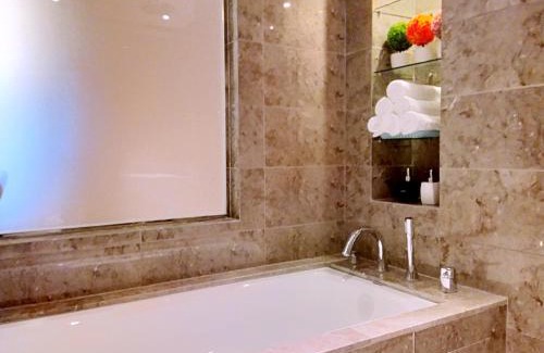 Sri Hartamas Apartment | Designer Suite with Sky Pool & Spa at KL City