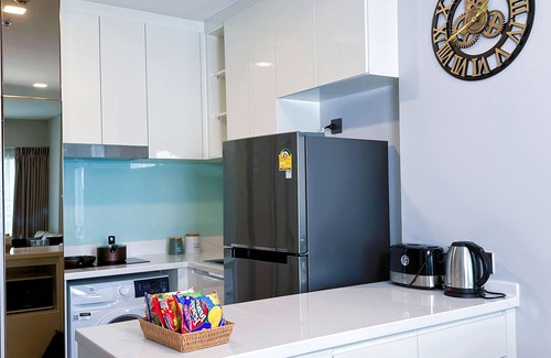 Chang Khlan Apartment | Top-Rated Sky Pool Holiday Home Near Tha Phae Gate