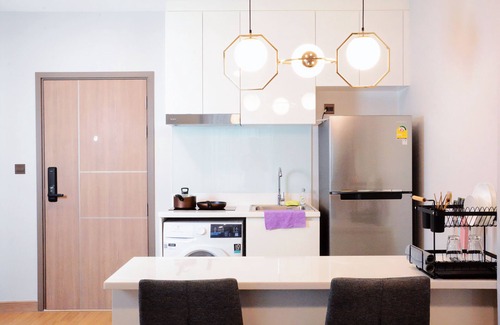 Chang Khlan Apartment | Inviting Sky River Room with City Views in Chiang Mai
