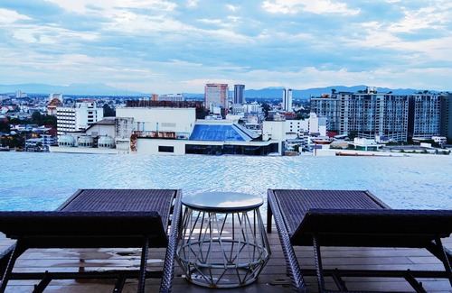 Chang Khlan Apartment | Inviting Sky River Room with City Views in Chiang Mai