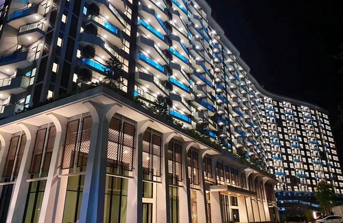 Chang Khlan Apartment | Inviting Sky River Room with City Views in Chiang Mai