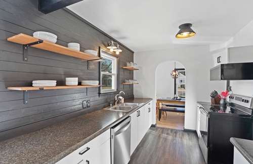 Oshkosh House | Sky & Stream Escape, n EAA AirVenture Oasis