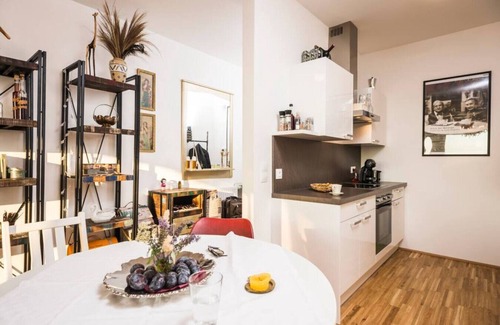 Grinzing Apartment | Sky View Apartment Vienna: Perfect for Families & Accessible