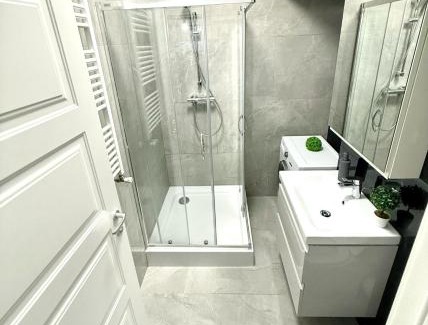 Iasi Apartment | Sky View Hotel: Pet & Child Friendly with Free Parking