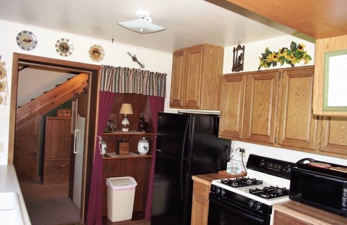Custer Cabin | Sky View Log Cabin: Serene Retreat Near Top Attractions