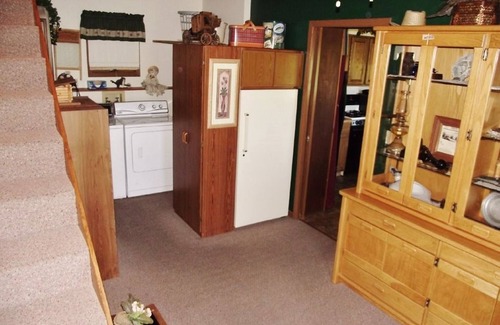 Custer Cabin | Sky View Log Cabin: Serene Retreat Near Top Attractions