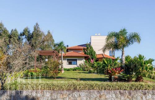 Rancho Queimado House | Sky View Mansion: Panoramic Retreat with Family-Friendly Perks