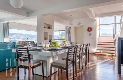 Rancho Queimado House | Sky View Mansion: Panoramic Retreat with Family-Friendly Perks