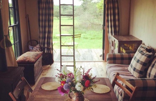 Redruth Ski Chalet | Unforgettable Sky View Shepherd's Huts with Hot Tub