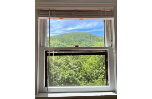 Zionville Cabin | SkyBarn on Rocky Knob: Views, Adventure & Relaxation Awaits