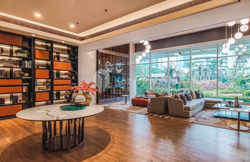 East Kuningan Apartment | Discover SKYE by Kozystay: Family-Friendly with Pool Access