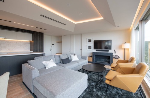 Hirafu Hotel | Exquisite Skye Niseko: 4-Star Stay with Spa & Hot Tub