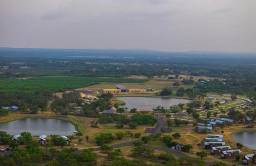 Fredericksburg Resort | Pet-Friendly SKYE Texas Hill Country Resort with Hot Tub