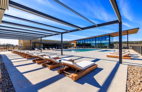 Fredericksburg Resort | Pet-Friendly SKYE Texas Hill Country Resort with Hot Tub