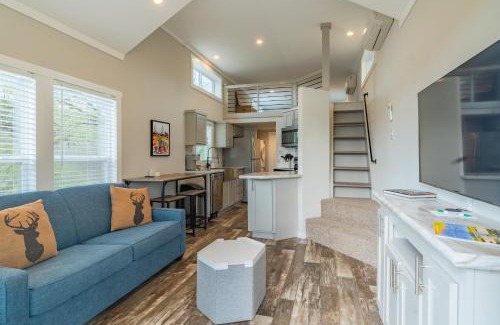Fredericksburg Resort | Pet-Friendly SKYE Texas Hill Country Resort with Hot Tub