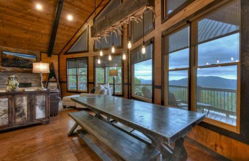Mineral Bluff Villa | Skyfall: Breathtaking Mountain Views with Hot Tub & Pool