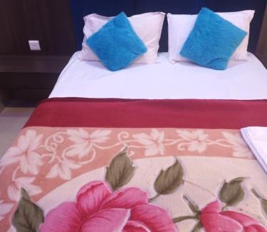 Sonepat Hotel | Skyking Hotel: Family-Friendly Stay with Dining Options