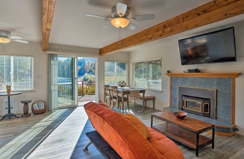 Gold Bar House | Unforgettable Skykomish Vida: Pet-Friendly with Spa & Kitchen